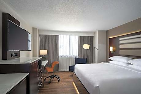 King Room with Roll-in Shower - Mobility and Hearing Accessible