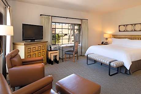 King Room with Transfer Shower - Mobility and Hearing Accessible