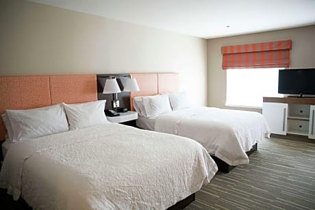 2 Queen Beds Nonsmoking