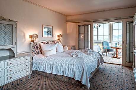 Suite with Mountain View