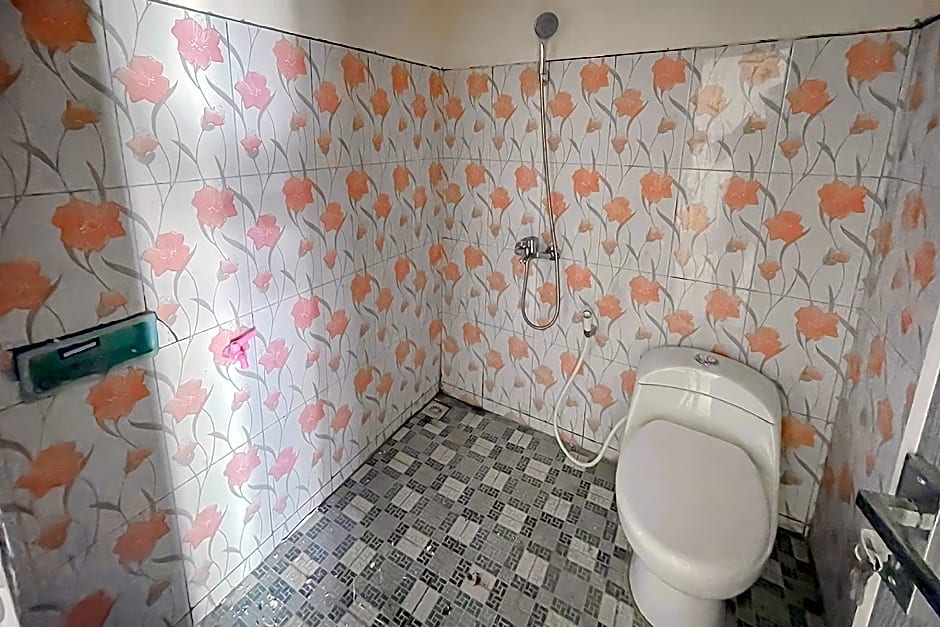 Urbanview Hotel Tirtamaya Jaya Indah Indramayu by RedDoorz