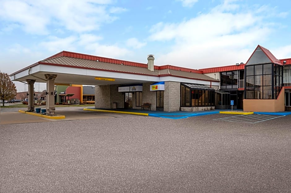 Days Inn by Wyndham Perrysburg/Toledo