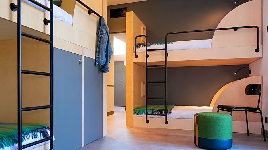 Plan B Hotel - Living Chamonix