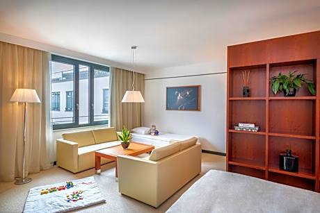 The Level Family Junior Suite with Executive Lounge Access