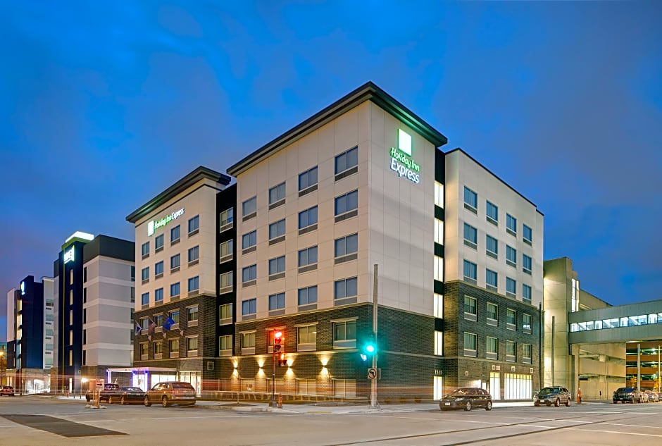 Holiday Inn Express Milwaukee Downtown By IHG