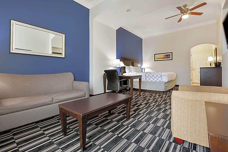 La Quinta Inn & Suites by Wyndham Alvin