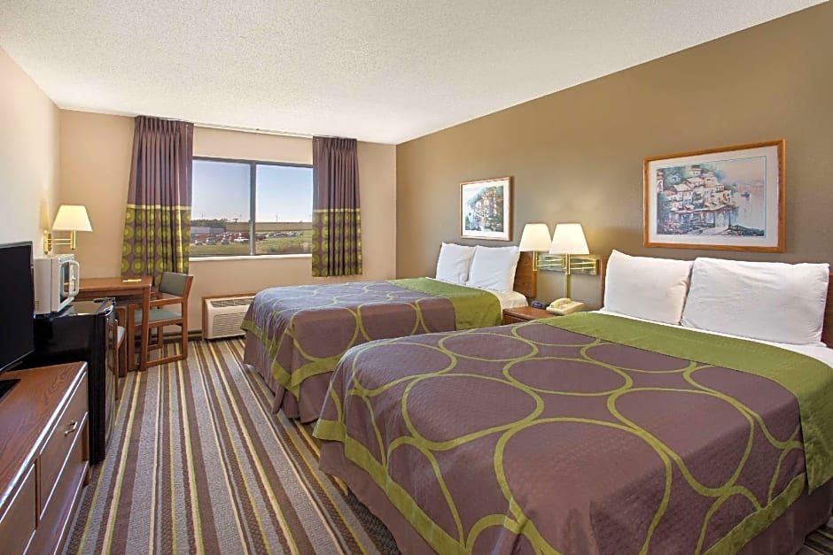 Super 8 by Wyndham Charles City