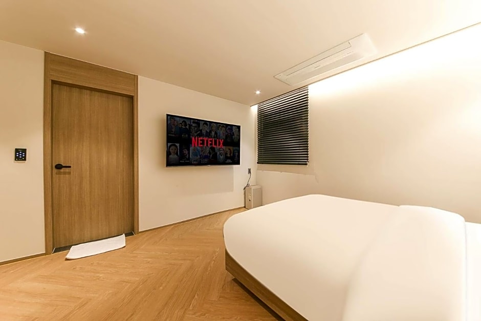 Hound Hotel Jeonju Deokjin