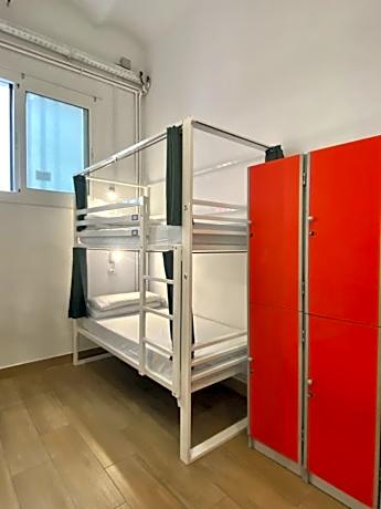 Bed in 6-Bed Mixed Dorm Shared Bathroom