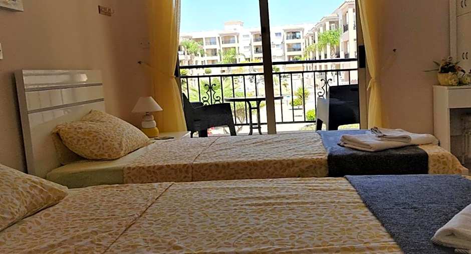 Sunny View - A Stunning Apartment with private rooftop