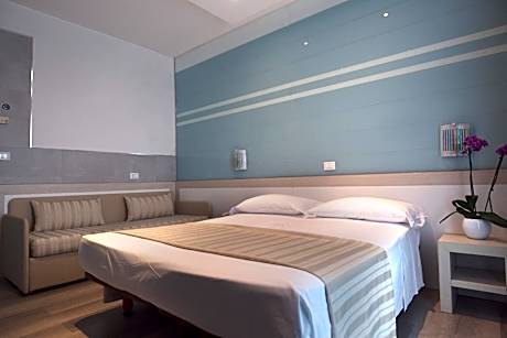 Triple Room with access to the Beach