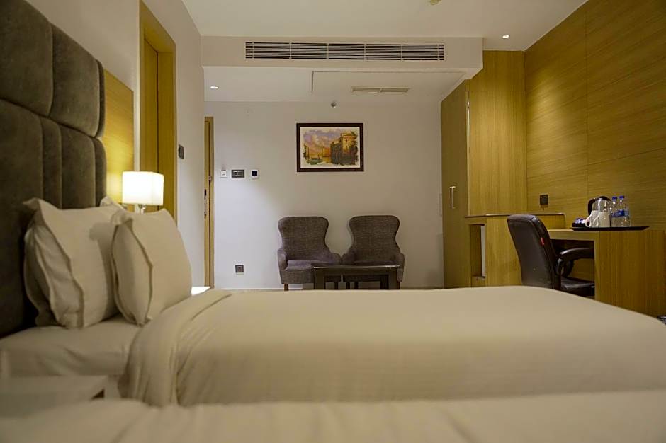 LUXUS INN DHANBAD