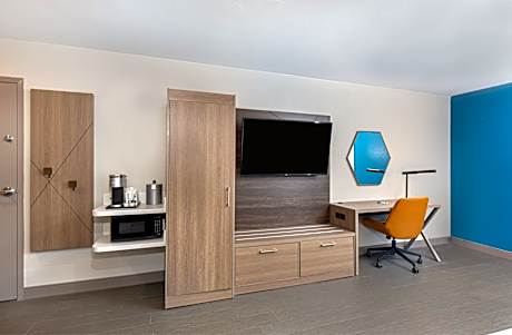 1 King Standard Communications Mobility Accessible Tub