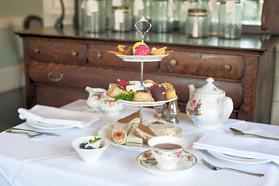 Huntingdon Hotel and Suites