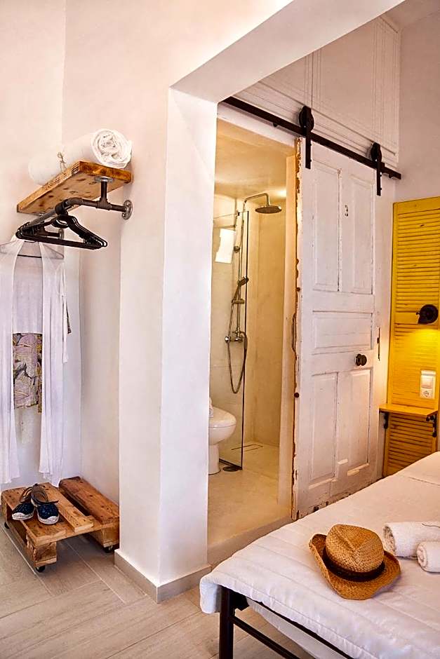 Gigi Rooms – Poros, 