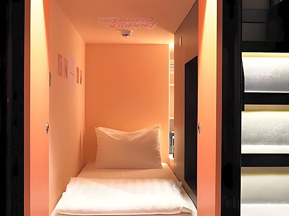 CapsuleTransit Airside KLIA T2 Airport Hotel - International Departure / Transit Hall, Gate Q