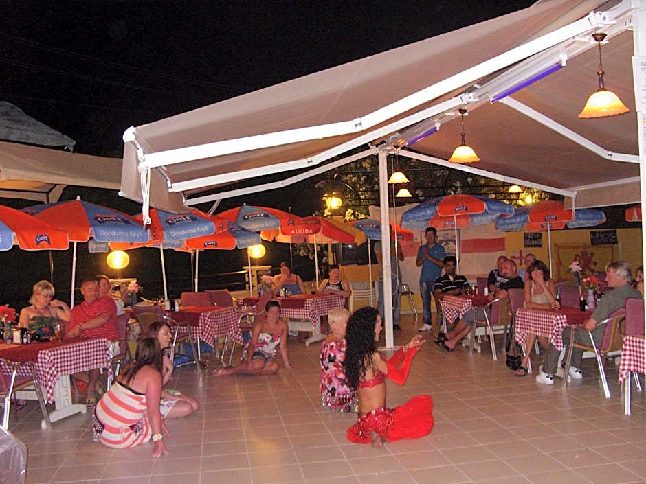 Club Sunset Apartments