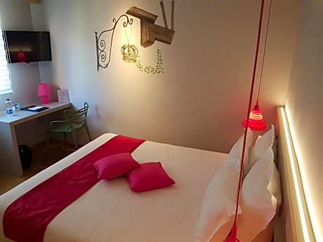 Standard Queen Room with Spa Access