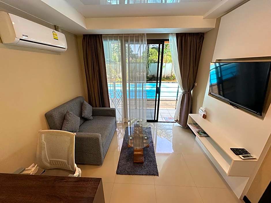 1 - Bedroom Apartment Pool Access, 750m to the Beach