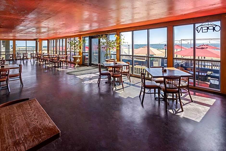 Howard Johnson Plaza Hotel by Wyndham Ocean City Oceanfront