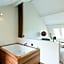 Van Heeckeren Apartments & Suites Nes