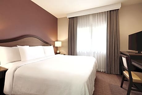 1 King 1Bdrm Ste Mobility Access Ri-Shower Ns