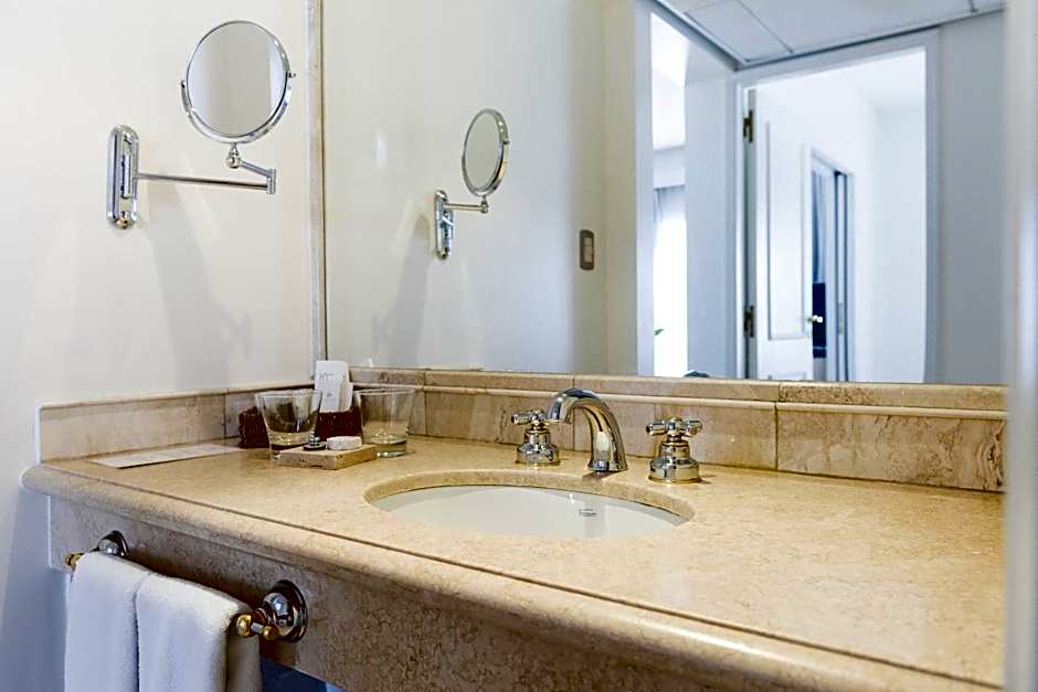 Loi Suites Recoleta Hotel