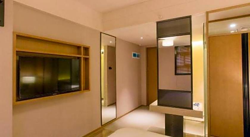 V8 Ziyuangang Hotel