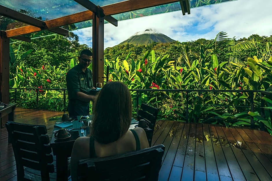 Amor Arenal (Adults Only)