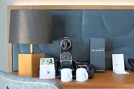 Queen Room with Accessible Roll In Shower - Non-Smoking