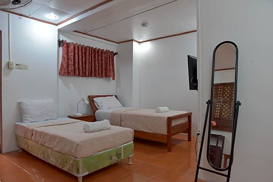 Tahanan Lakeview Hotel