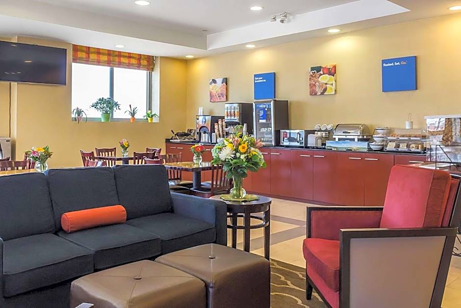 Comfort Inn & Suites LaGuardia Airport