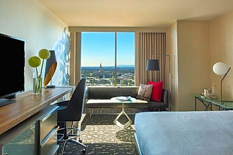 King Room with Skyline View - Non-Smoking