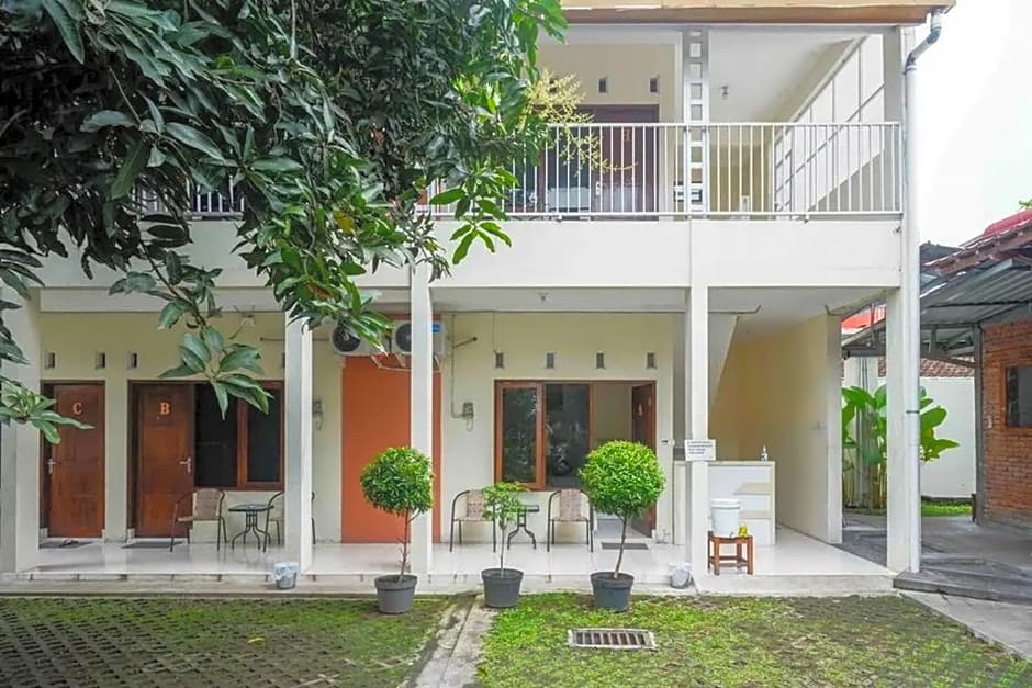 Teratai Guesthouse Mitra RedDoorz near Tugu Yogyakarta