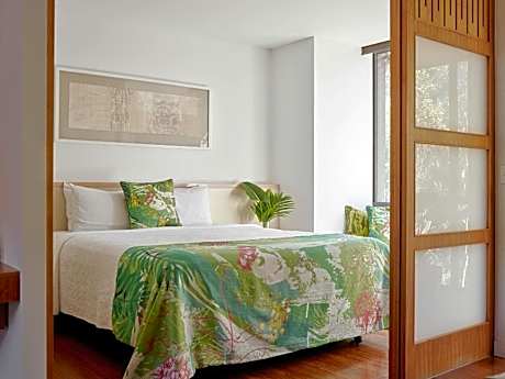 Rainforest King Suite