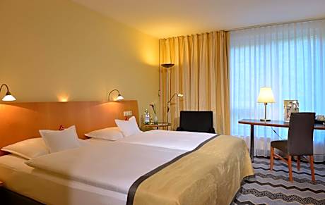 1 Double Bed Business Room Annex Building 24 Square Meters Air-Conditioned Shower In Room Free W-La