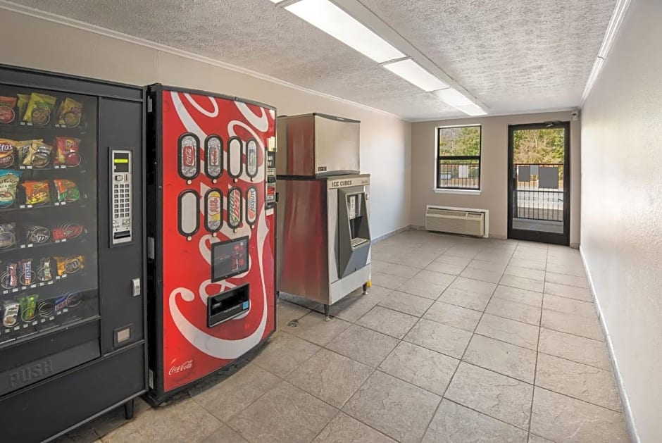 Red Roof Inn & Suites Lexington - Hamburg