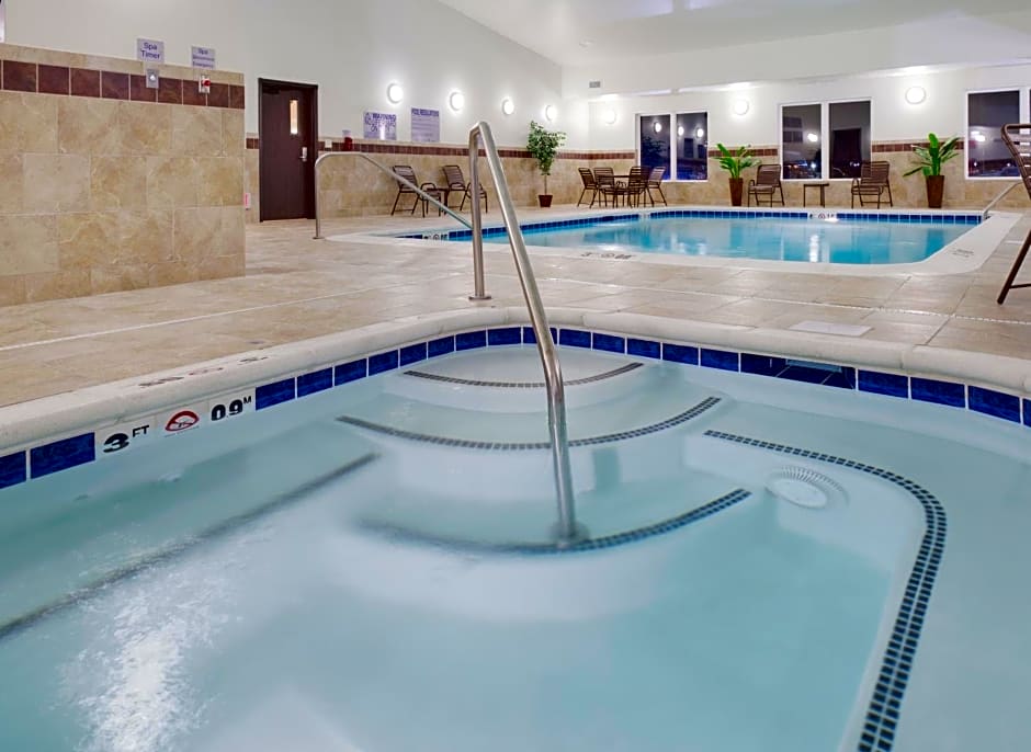 Holiday Inn Express & Suites - Omaha I - 80, an IHG Hotel