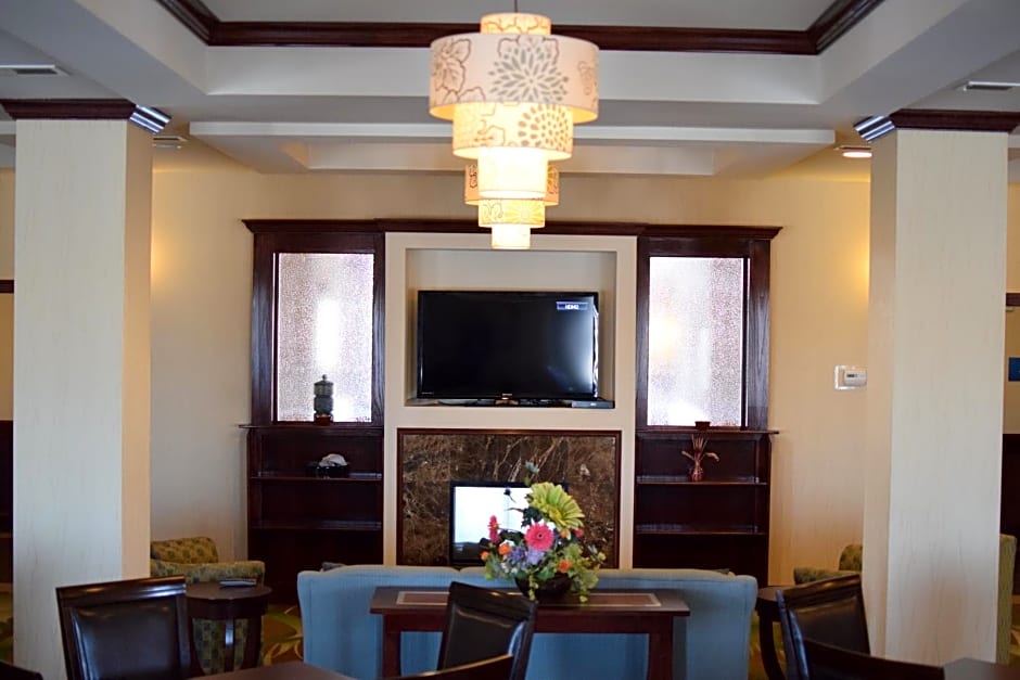 Holiday Inn Express Pratt By IHG