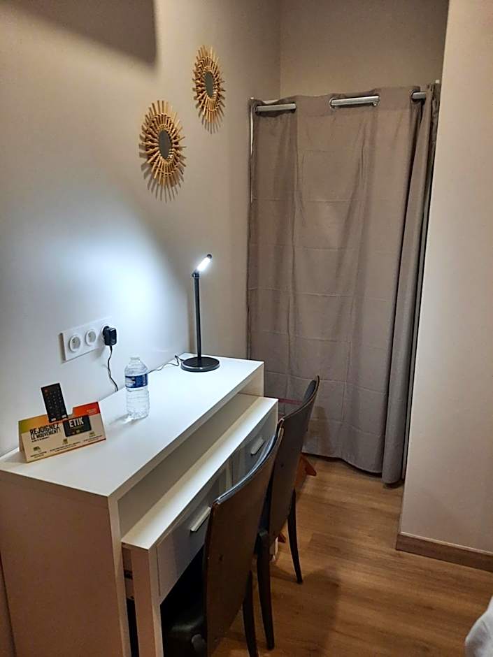 Logis Hôtels - Hôtel et Restaurant Les Voyageurs