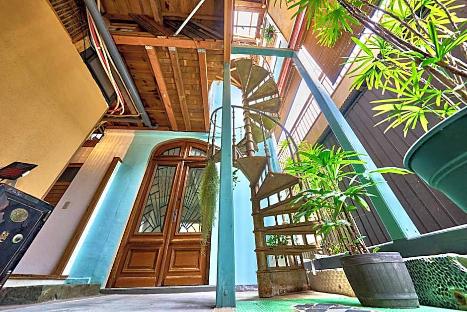 泊まれる廃墟 ぐんじょう