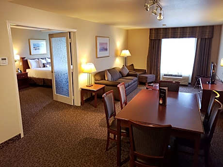 One-Bedroom King Business Suite, Non-Smoking