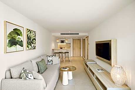 One-Bedroom Suite with Sea View