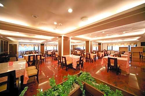 Ming Lu Holiday Hotel