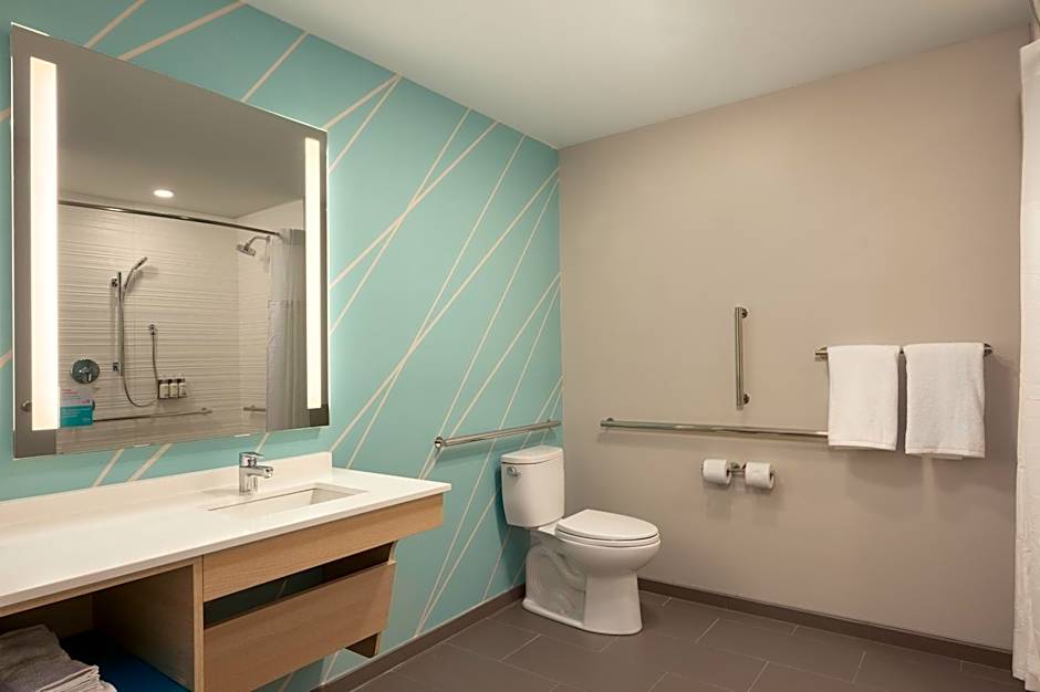 avid hotel Oak Creek By IHG