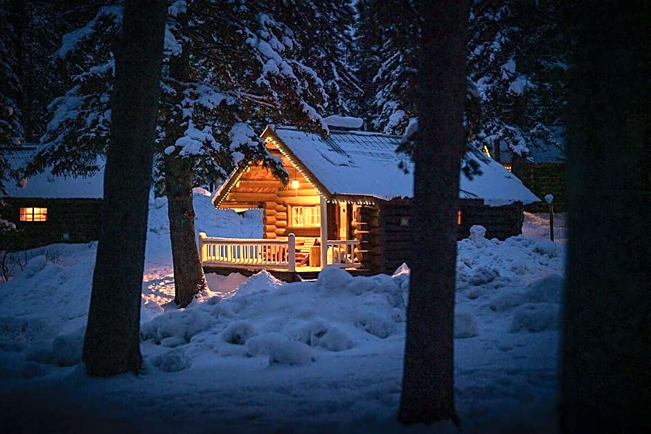 Storm Mountain Lodge Cabins Dining