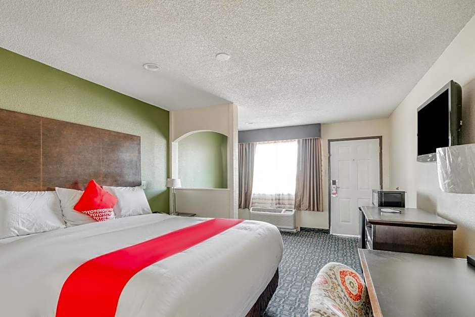 OYO Hotel Rosenberg TX I-69