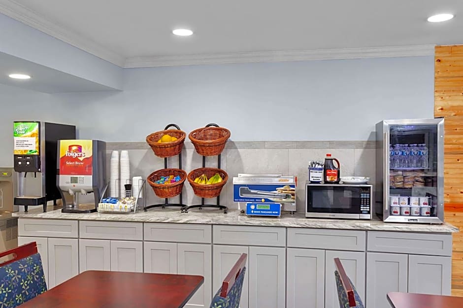 Days Inn & Suites by Wyndham Siler City