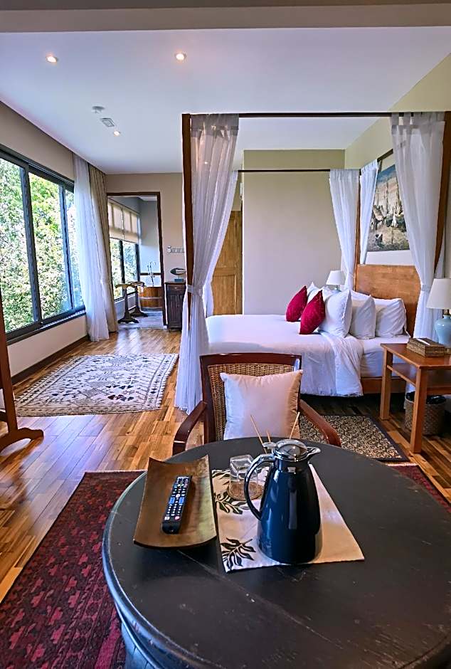 Ambong Pool Villas - Private Pool