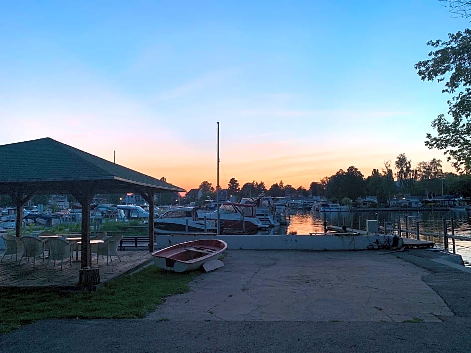 Tiny House oder Ferienwohnung auf der Sunset Marina